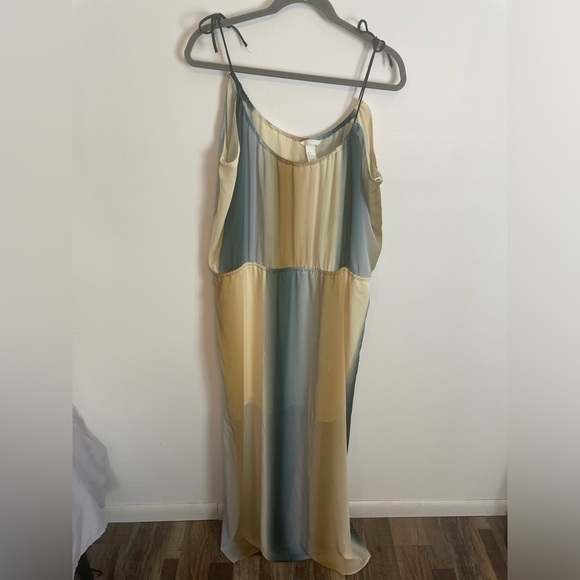 H&M Dress Size 8 - Picture 2 of 9